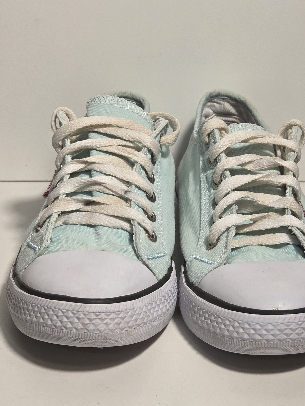 Levis Comfort Women’s Stan Buck Teal  Low Canvas Lace Sneaker Shoe Sz 8 converse